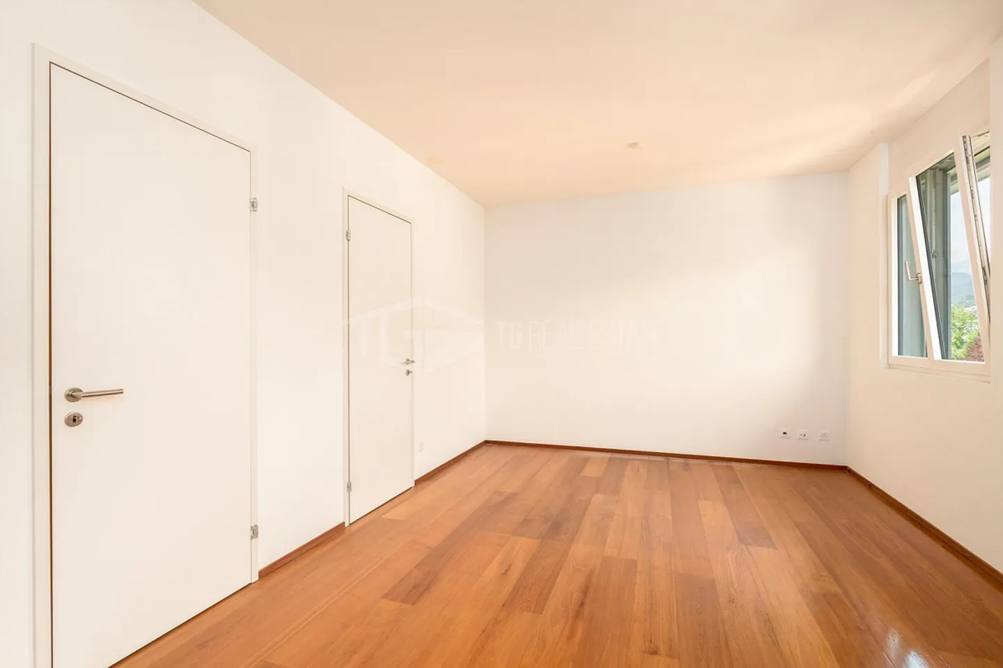 RENOVATED ATTIC NEAR USI - Photo 6 of 11