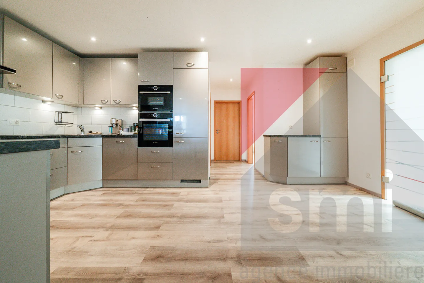 Small building with three renovated apartments and rental yield - Photo 18 of 23