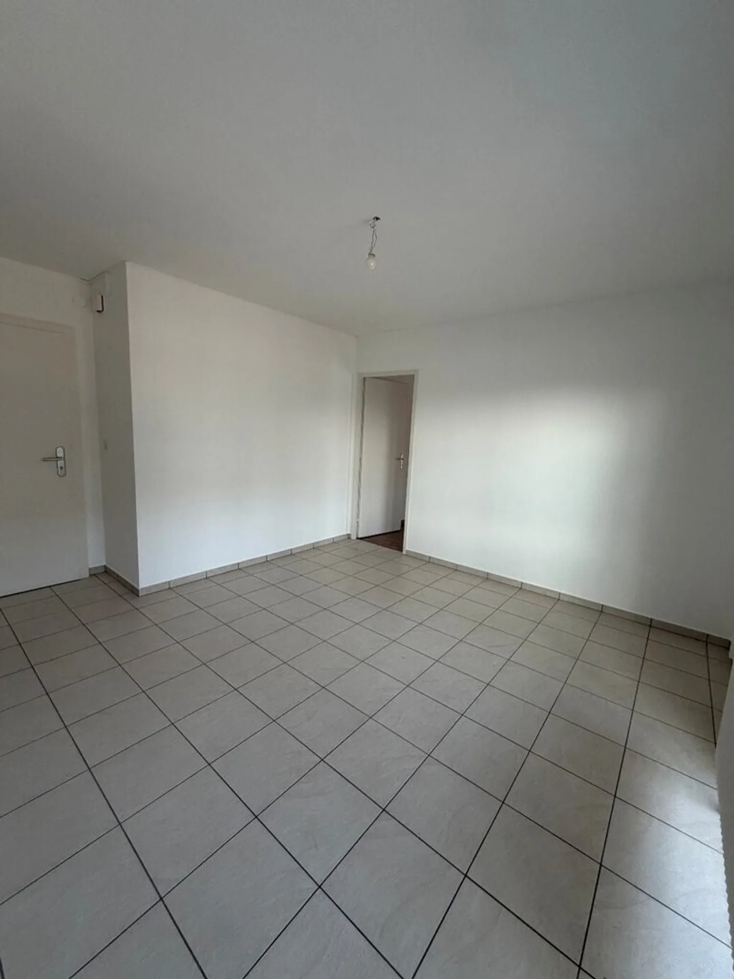 Schöne 2-Zimmer-Wohnung, ideal gelegen - Foto 2 von 5