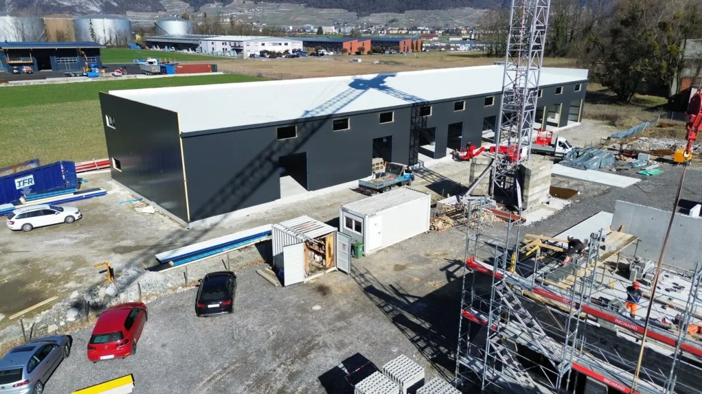 Mischgenutzte Industriehalle in Aigle - Foto 5 von 9