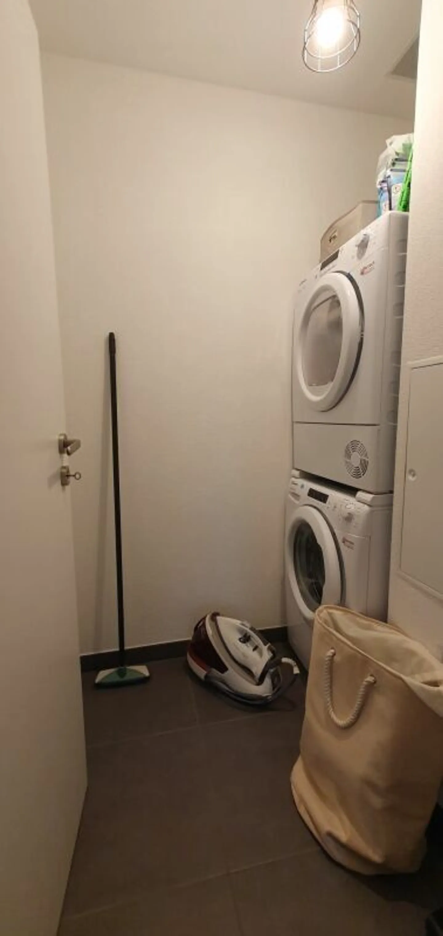 STANDING - 2.5 rooms on the 1st floor with parking space and swimming pool - Photo 7 of 7