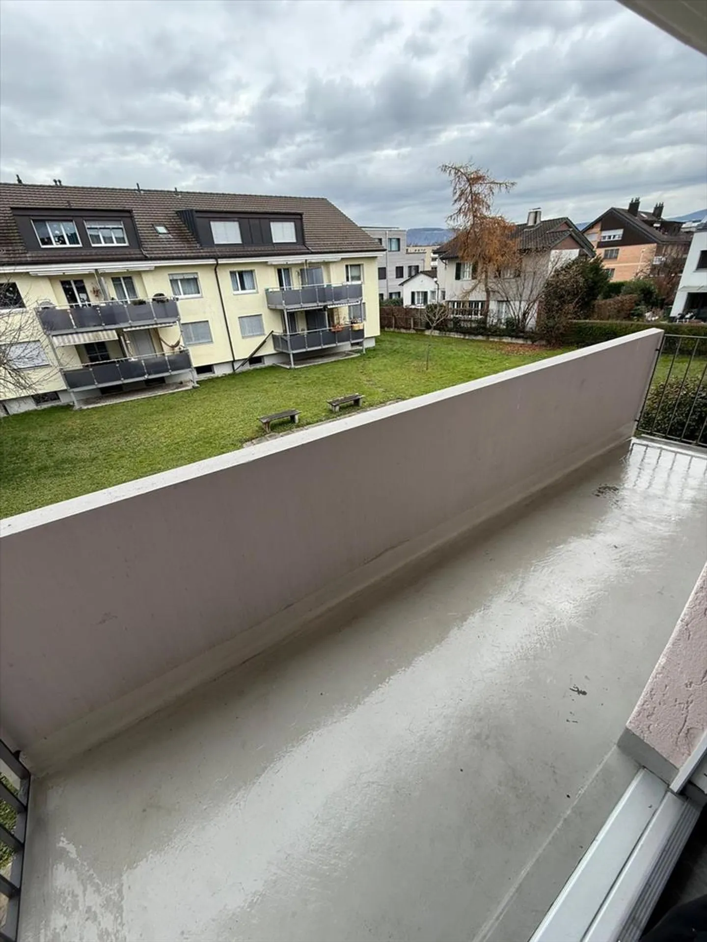 Appartement 2 pièces avec balcon et cuisine moderne, situé au centre de Reinach - Photo 8 sur 10