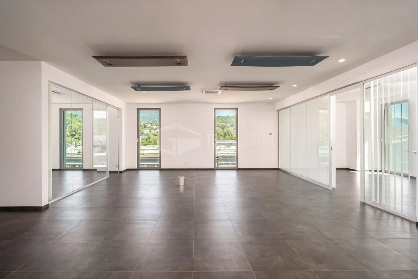 MODERN OFFICE IN MANNO | MODERNO UFFICIO A MANNO | MODERNO UFFICIO ... - Photo 3 of 13