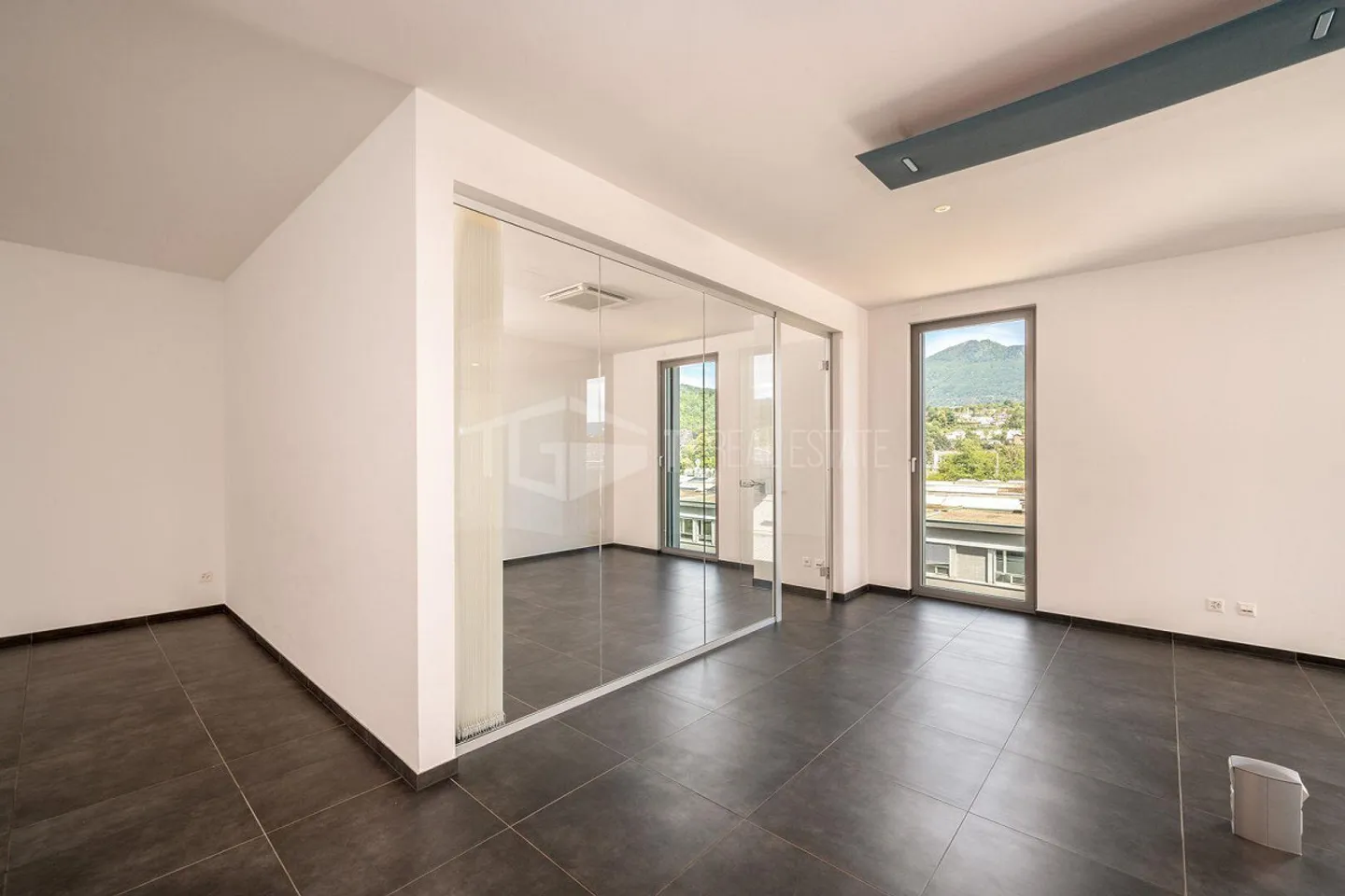 MODERN OFFICE IN MANNO | MODERNO UFFICIO A MANNO | MODERNO UFFICIO ... - Photo 5 of 13