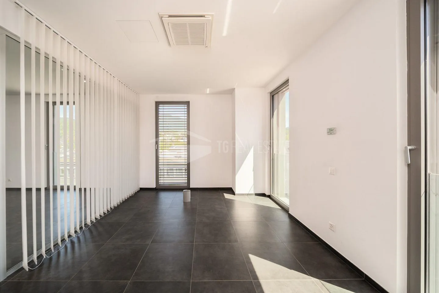MODERN OFFICE IN MANNO | MODERNO UFFICIO A MANNO | MODERNO UFFICIO ... - Photo 6 of 13
