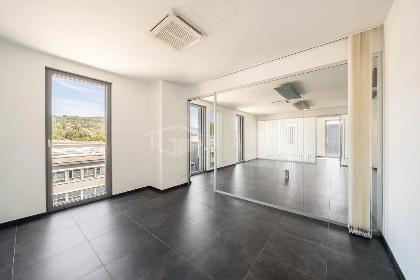 MODERN OFFICE IN MANNO | MODERNO UFFICIO A MANNO | MODERNO UFFICIO ... - Photo 7 of 13