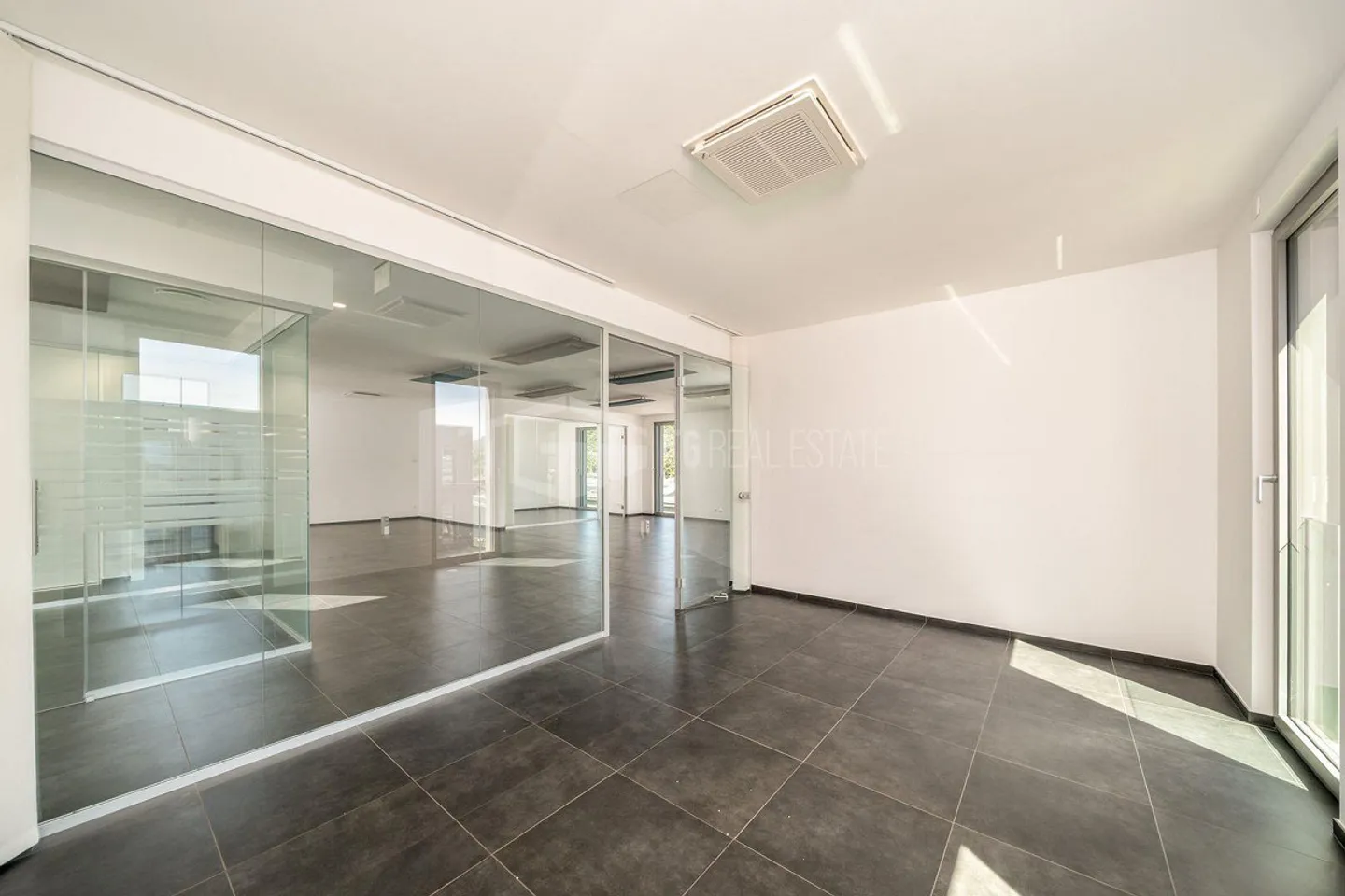 MODERN OFFICE IN MANNO | MODERNO UFFICIO A MANNO | MODERNO UFFICIO ... - Photo 8 of 13