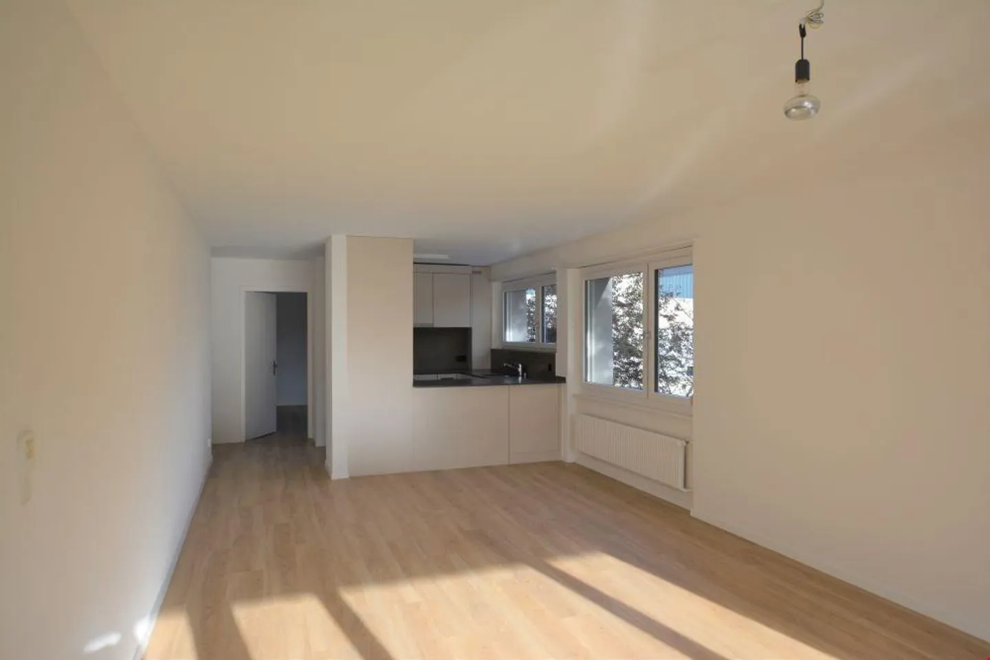 Appartamento ristrutturato in affitto a Bienne - Foto 3 di 9