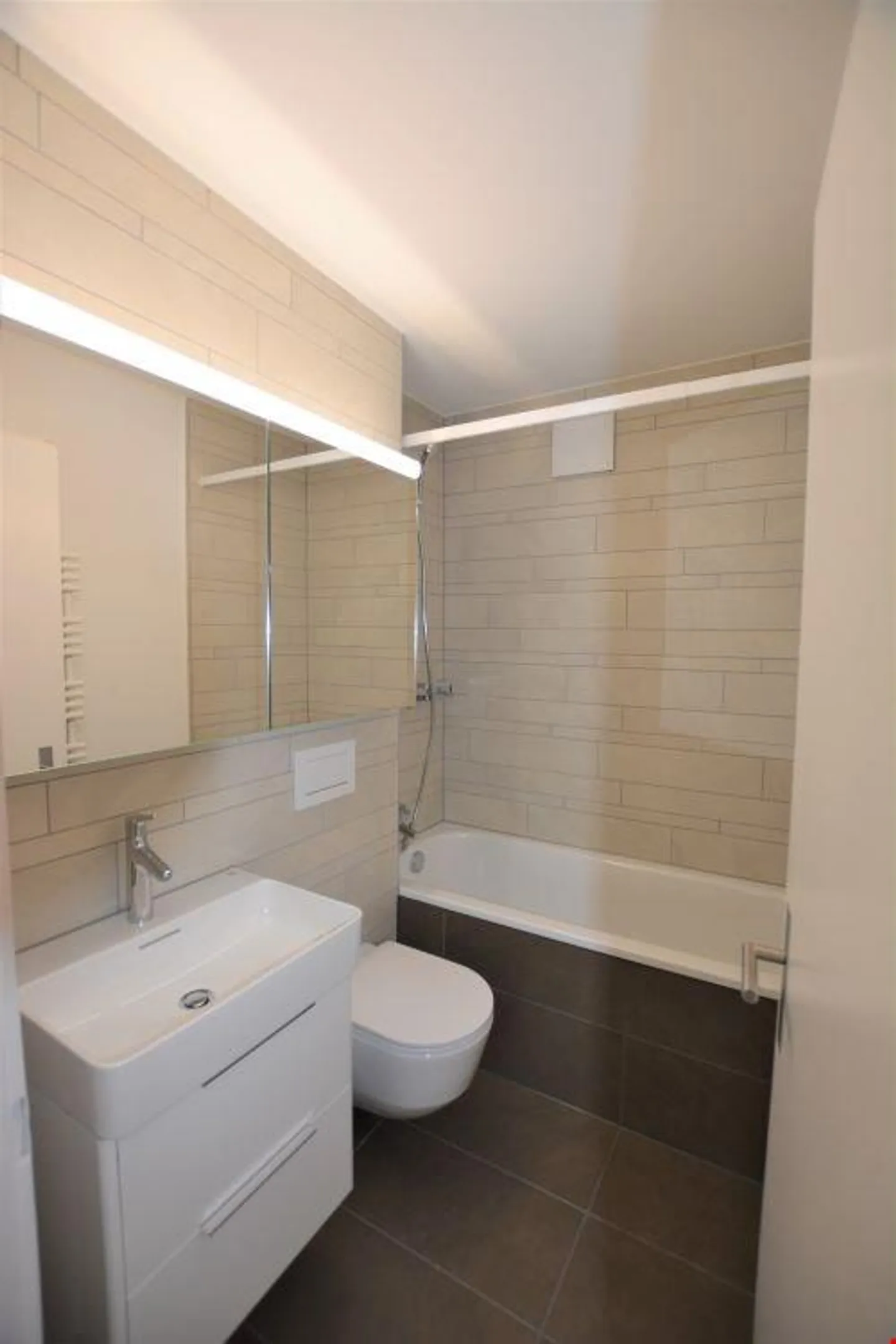 Appartamento ristrutturato in affitto a Bienne - Foto 5 di 9