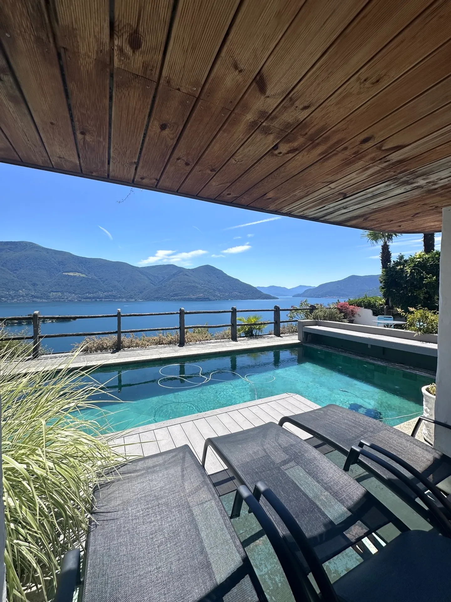Unique Villa with Panoramic Views - Photo 4 of 39