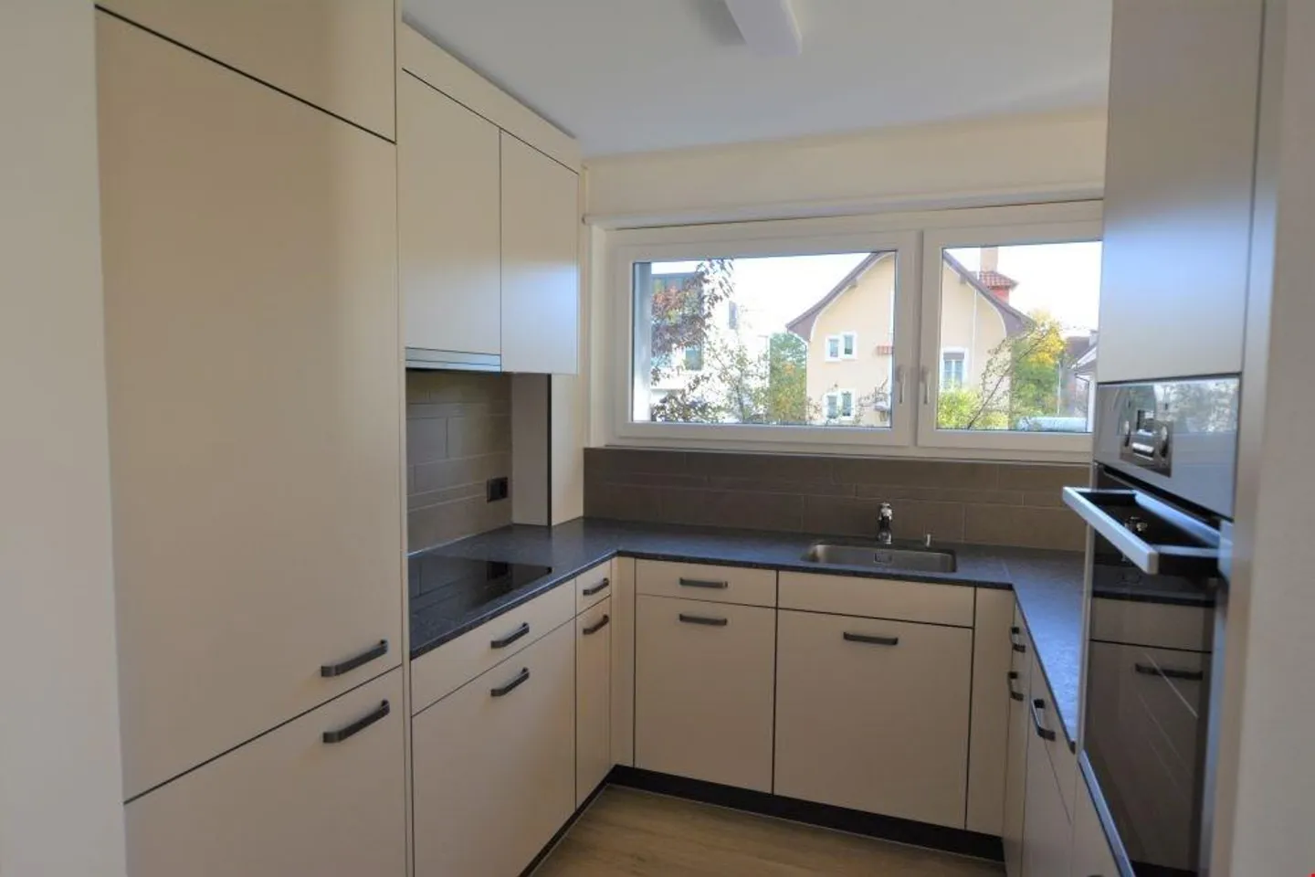 Appartamento ristrutturato in affitto a Bienne - Foto 1 di 9