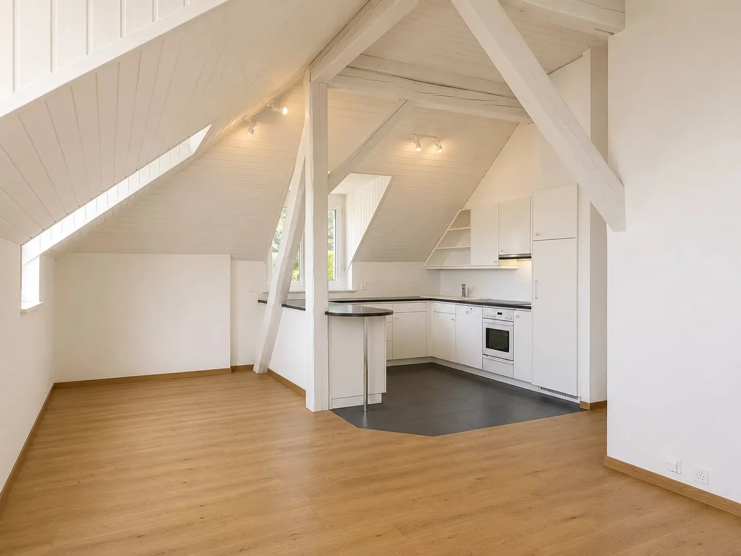 Apartment for sale - Photo 1 of 11