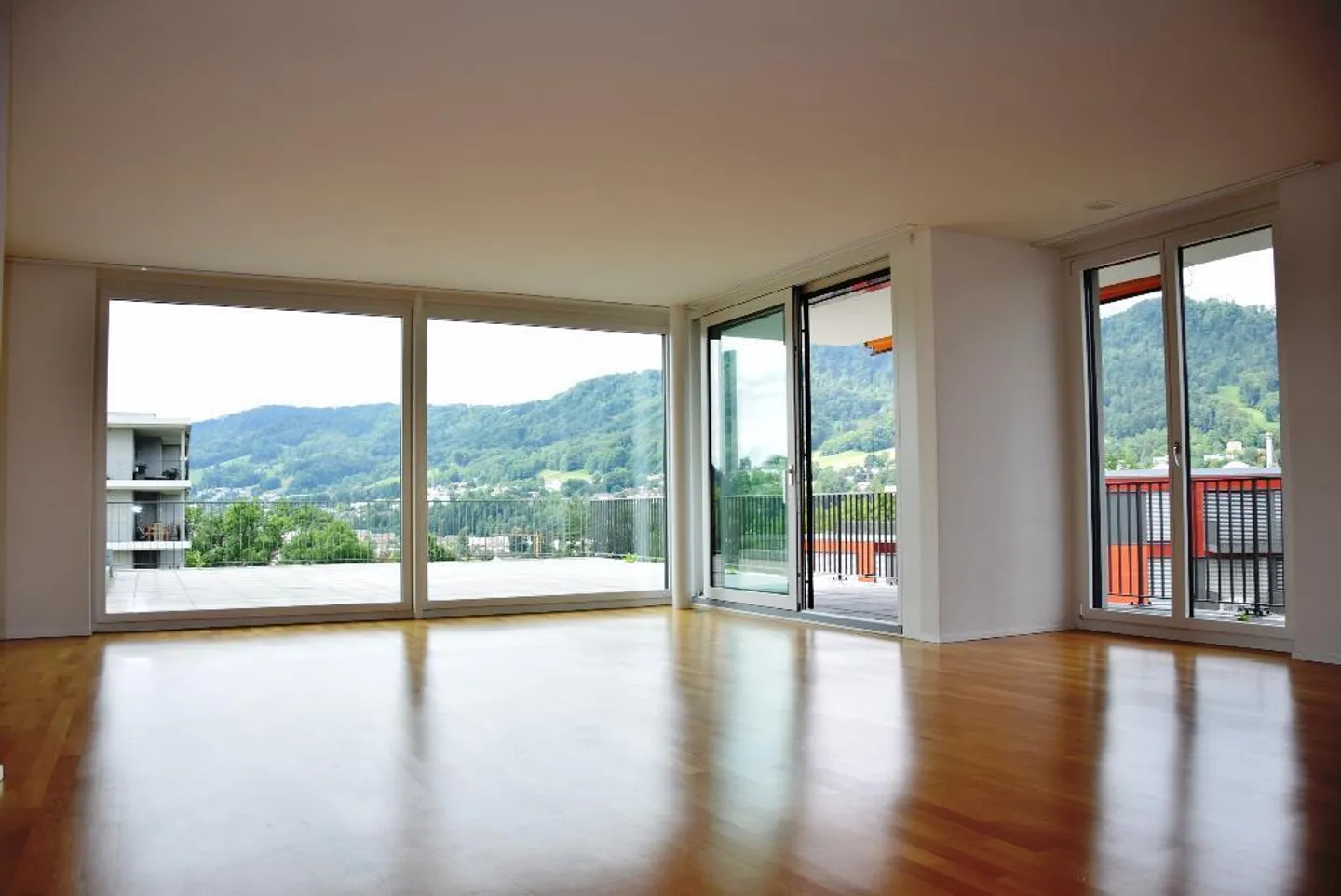 modern and spacious - Photo 2 of 7