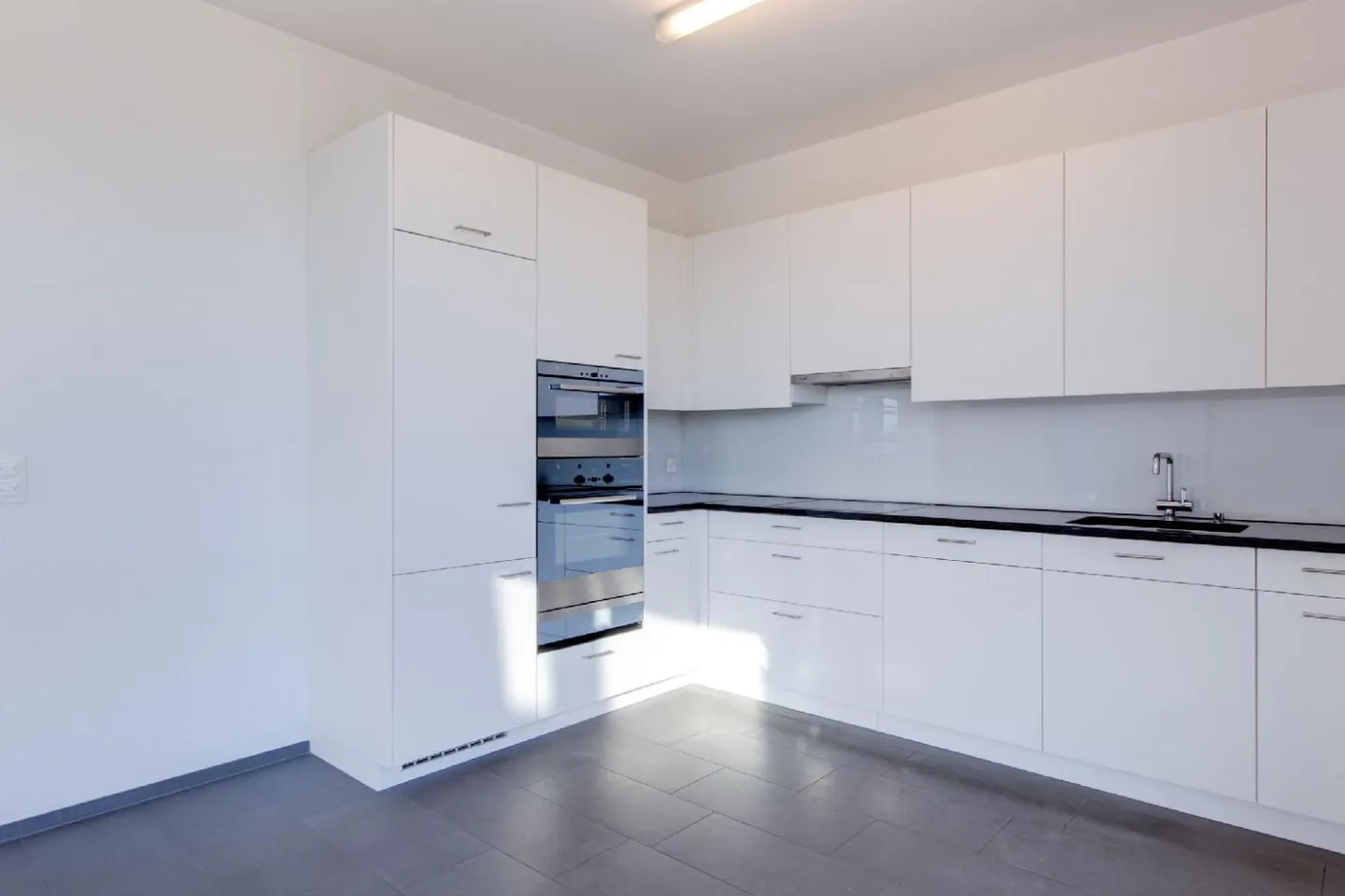 modern and spacious - Photo 3 of 7