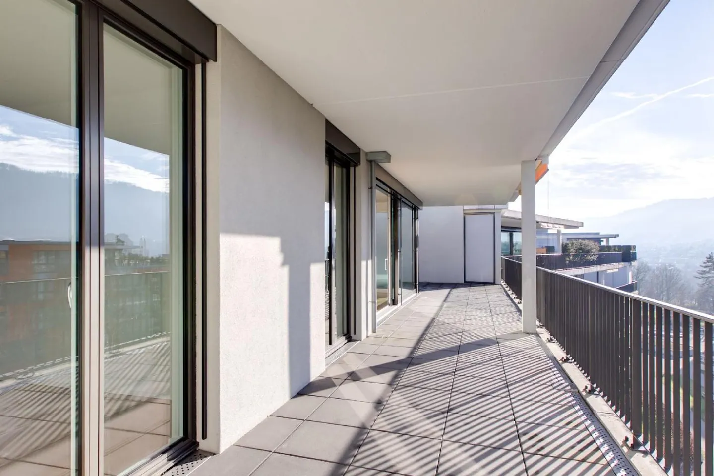 modern and spacious - Photo 7 of 7