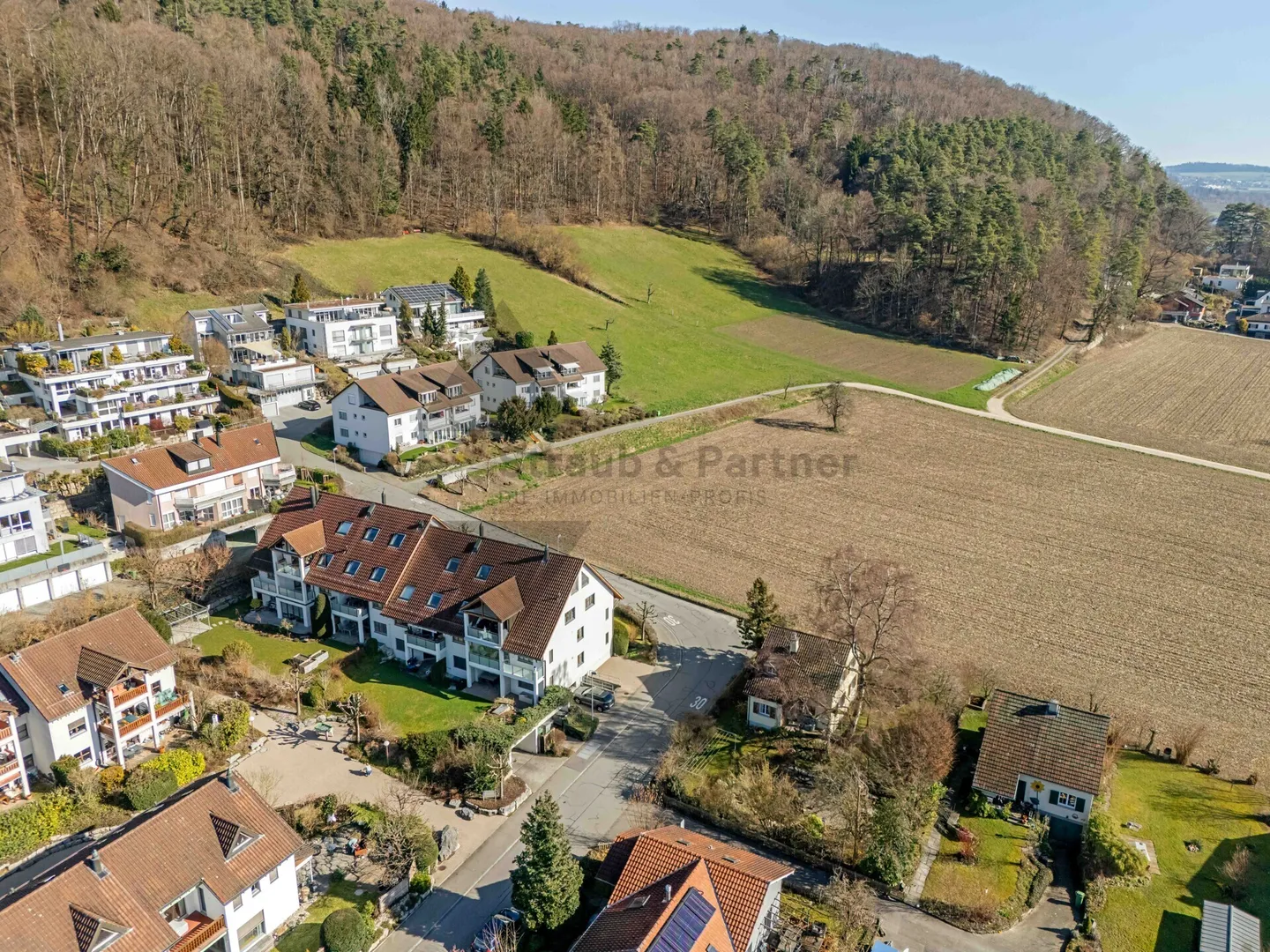 Geräumiges Familienhaus mit Charme - Foto 3 von 11