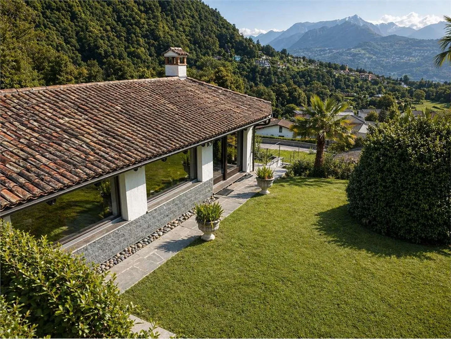 Villa avec vue sur le lac de Lugano et grand espace spa - PURA - Photo 3 sur 13