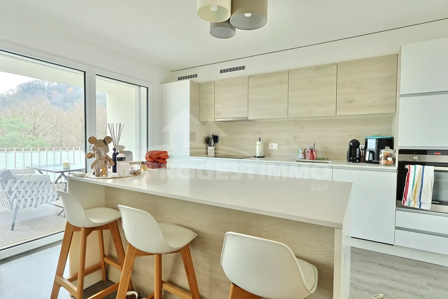 LIGHT, SPACE AND MODERNITY IN THE HEART OF LA RASSE - Photo 2 of 8