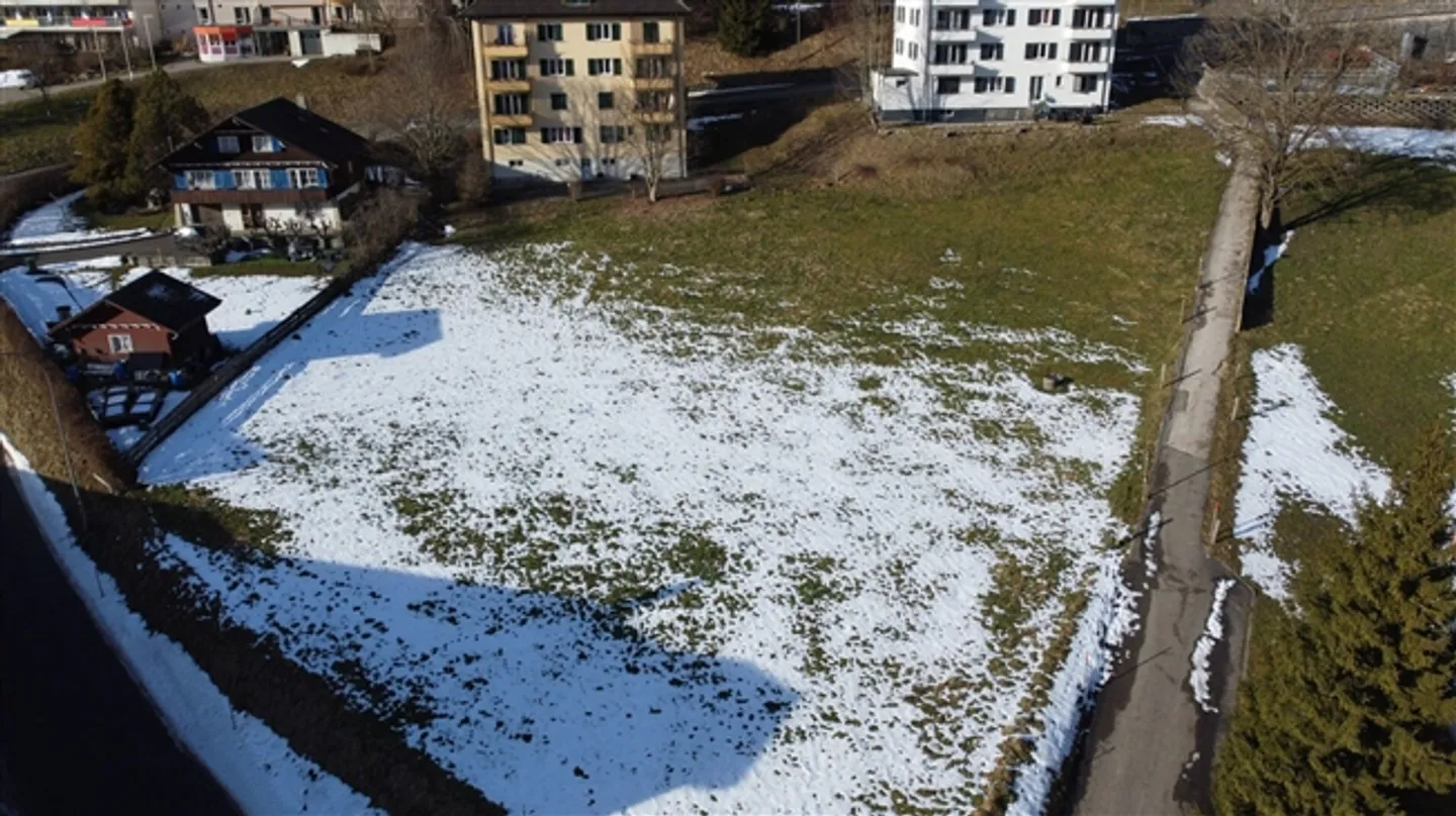 St-Imier, azienda immobiliare in vendita inclusa una parcella edificabile con permesso - Foto 3 di 5
