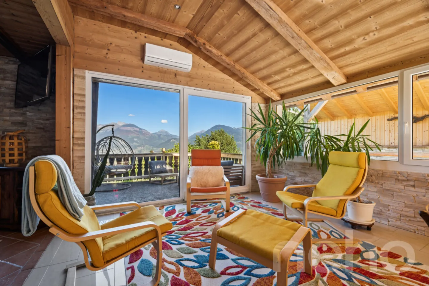 Chalet 8.5 + Studio und unverbauter Blick in einer gut gelegenen ruhigen Gegend - Foto 2 von 12