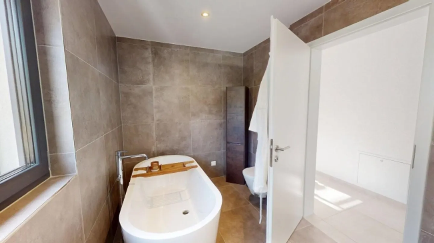 Modern Living with Style and Comfort - Photo 11 of 16