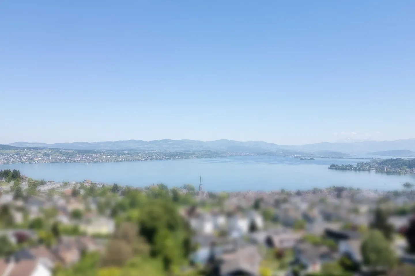 Luxuriöse Attikawohnung mit Seeblick - Foto 1 von 1