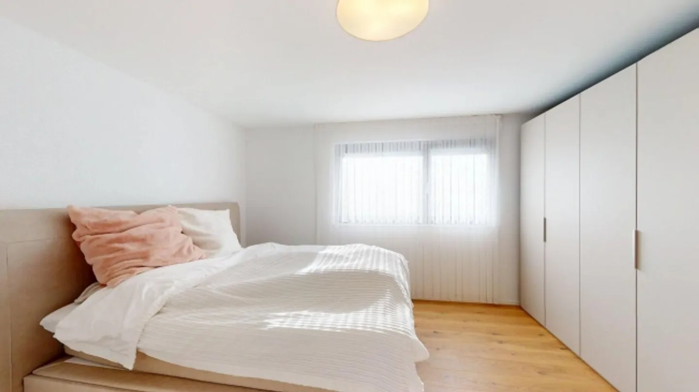 Modern Living with Style and Comfort - Photo 12 of 16