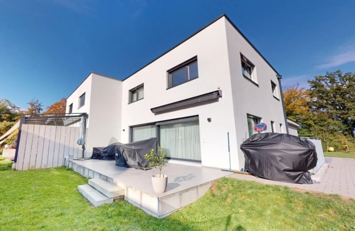 Modern Living with Style and Comfort - Photo 4 of 16