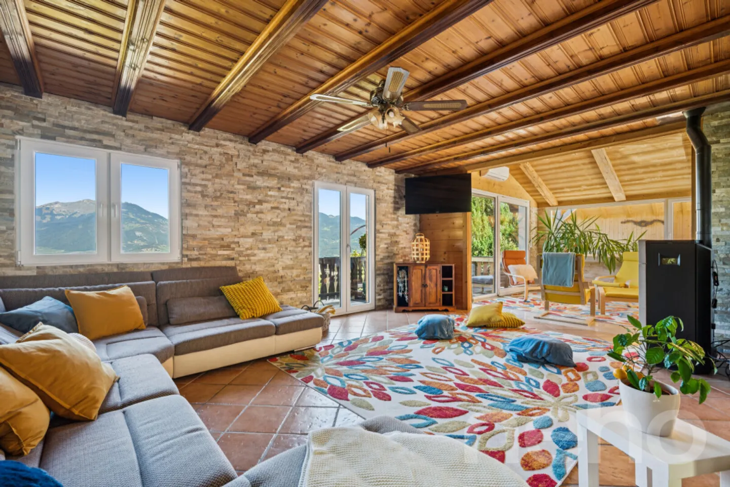 Chalet 8.5 + Studio und unverbauter Blick in einer gut gelegenen ruhigen Gegend - Foto 4 von 12