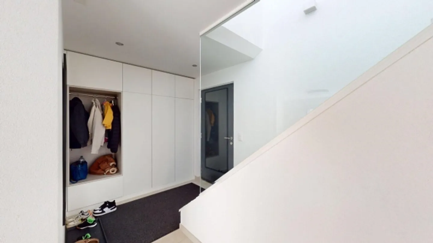 Modern Living with Style and Comfort - Photo 9 of 16