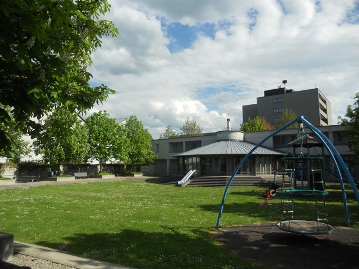 Vivere su due piani nel verde! - Foto 3 di 12