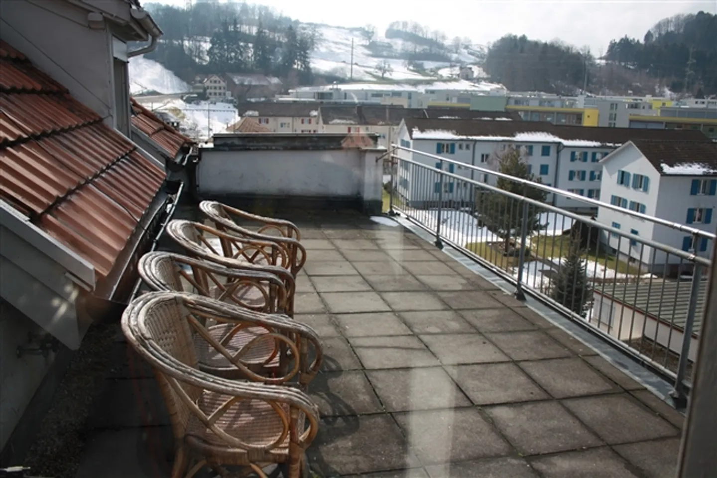 Appartement en duplex de 6,5 pièces avec grande terrasse sur le toit - Idéal pour une colocation ! - Photo 3 sur 10