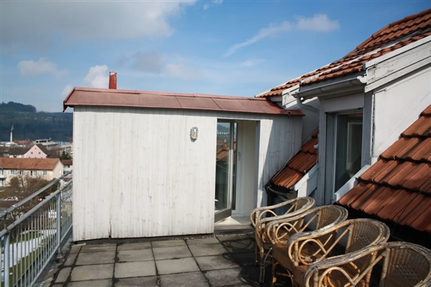 Appartement en duplex de 6,5 pièces avec grande terrasse sur le toit - Idéal pour une colocation ! - Photo 4 sur 10