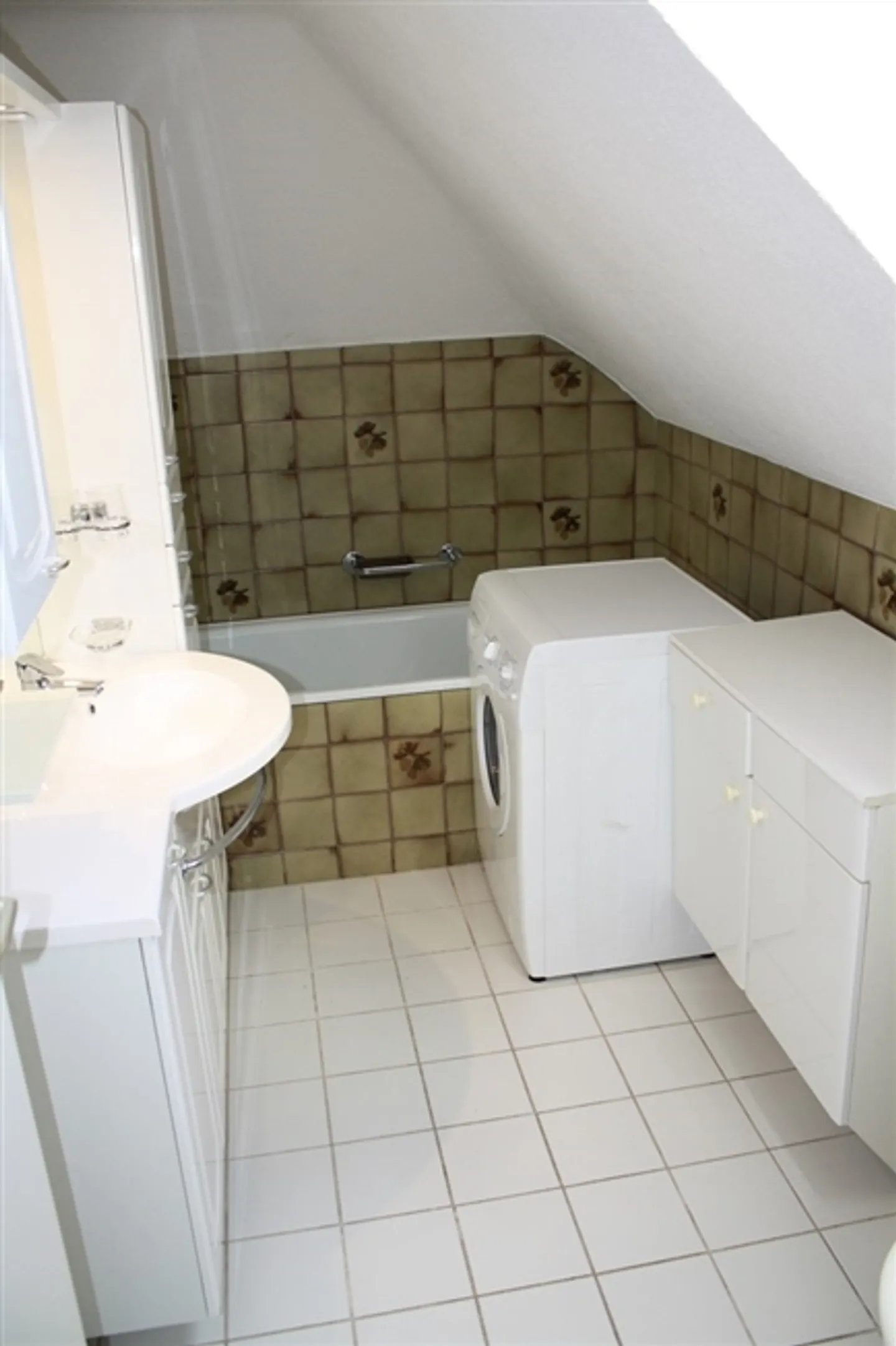 Appartement en duplex de 6,5 pièces avec grande terrasse sur le toit - Idéal pour une colocation ! - Photo 5 sur 10