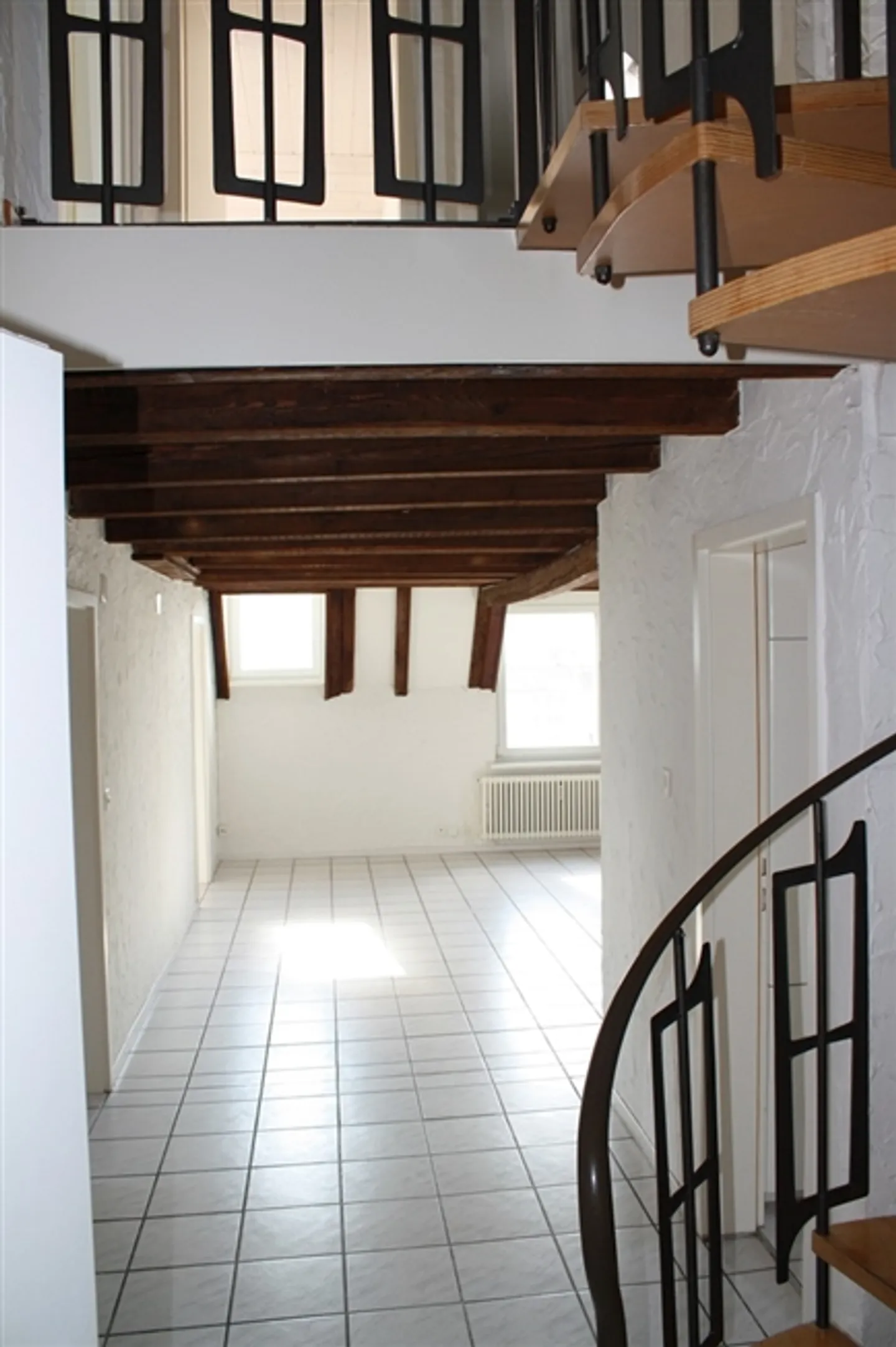 Appartement en duplex de 6,5 pièces avec grande terrasse sur le toit - Idéal pour une colocation ! - Photo 8 sur 10