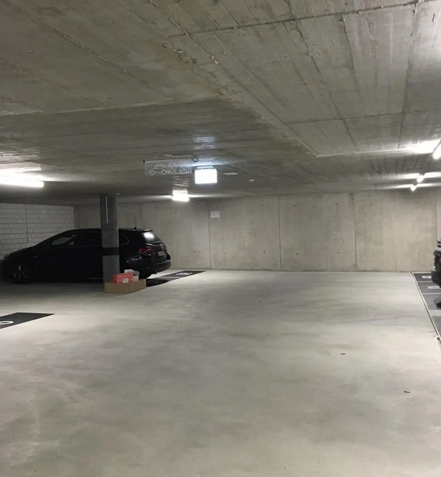 Place de parking à louer dans le centre de Kloten garage souterrain (nouvelle construction) - Photo 3 sur 5