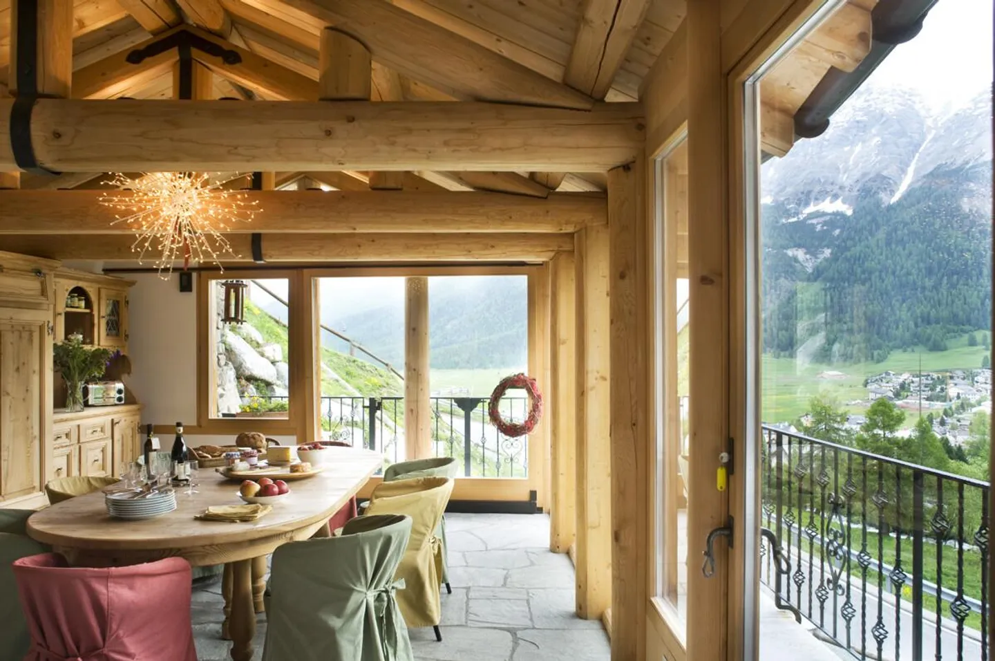 La Punt Chamues-ch: 10-Room Villa with Mountain View and 5 Parking Spaces - Photo 3 of 6