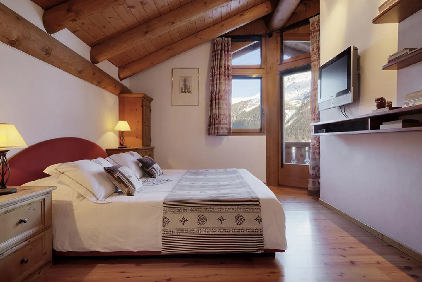 La Punt Chamues-ch: 10-Room Villa with Mountain View and 5 Parking Spaces - Photo 4 of 6