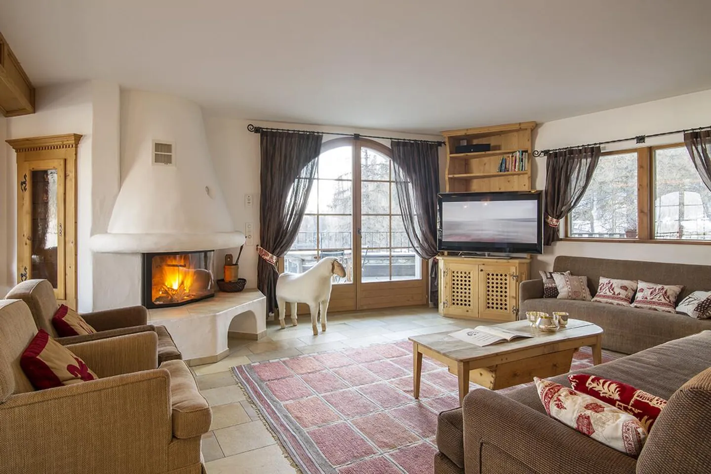 La Punt Chamues-ch: 10-Room Villa with Mountain View and 5 Parking Spaces - Photo 2 of 6