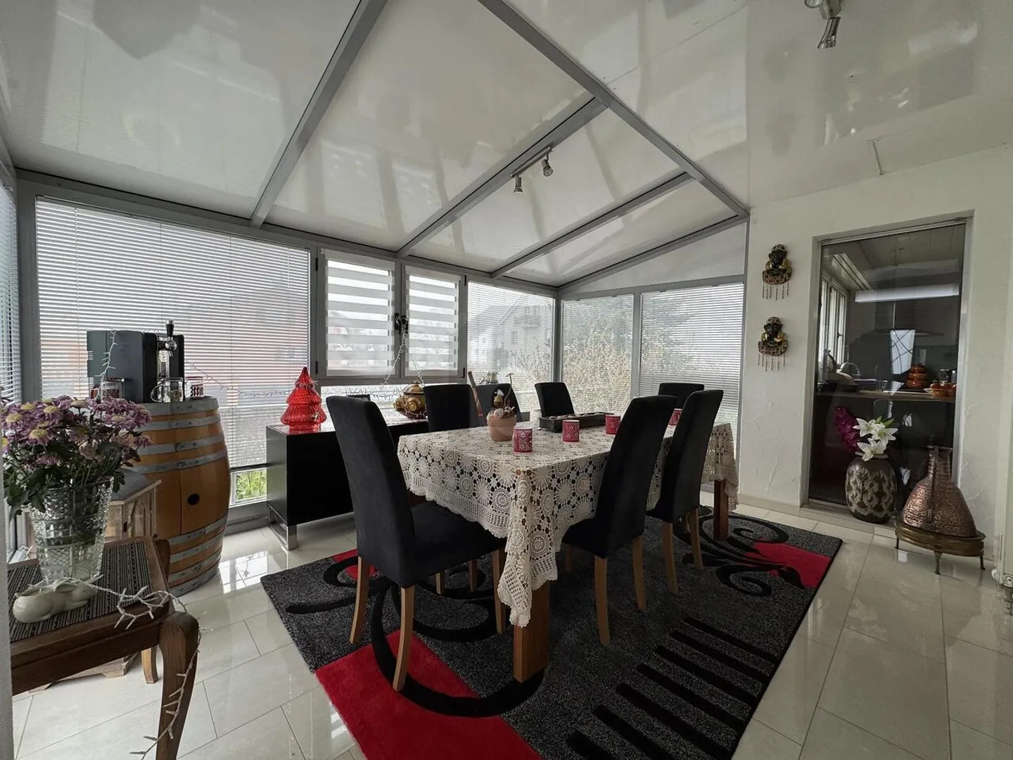 COMFORT, INTIMACY AND PRIVILEGED LIVING ENVIRONMENT - Photo 3 of 5