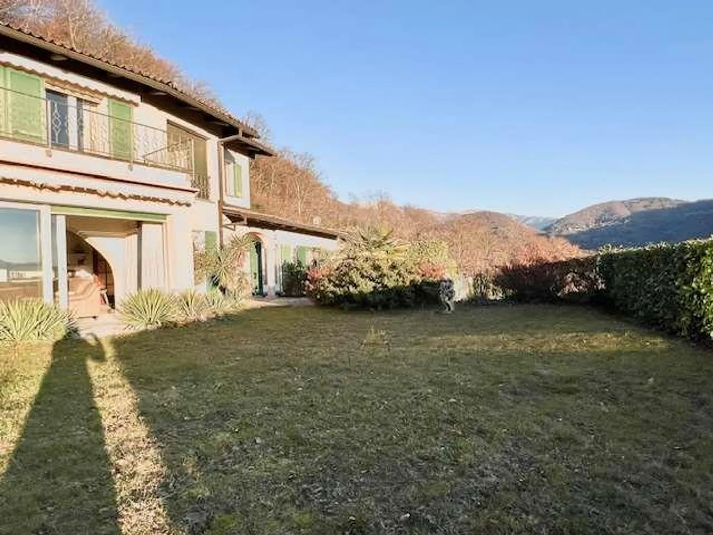 Bella villa di 7,5 stanze con vista lago nel verde - Foto 12 di 13