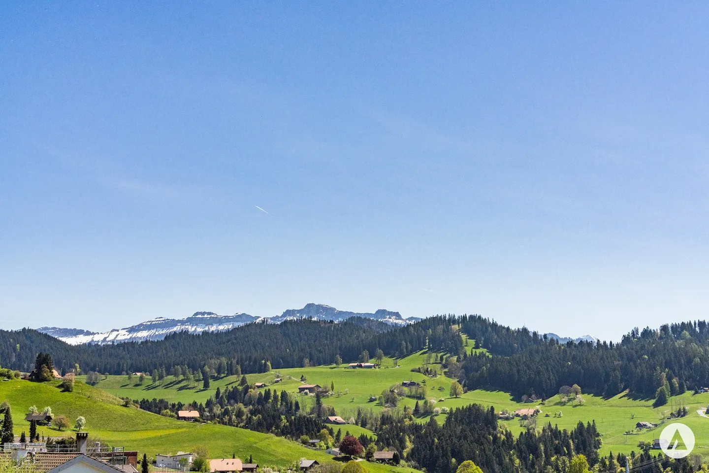 Between City and Countryside on the Sunny Slope - Photo 2 of 13