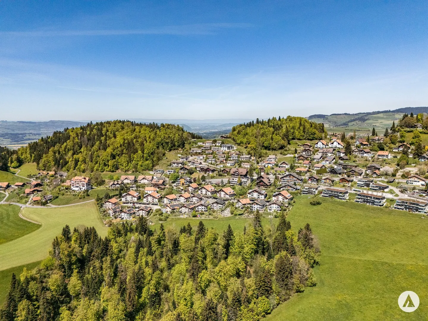 Between City and Countryside on the Sunny Slope - Photo 3 of 13