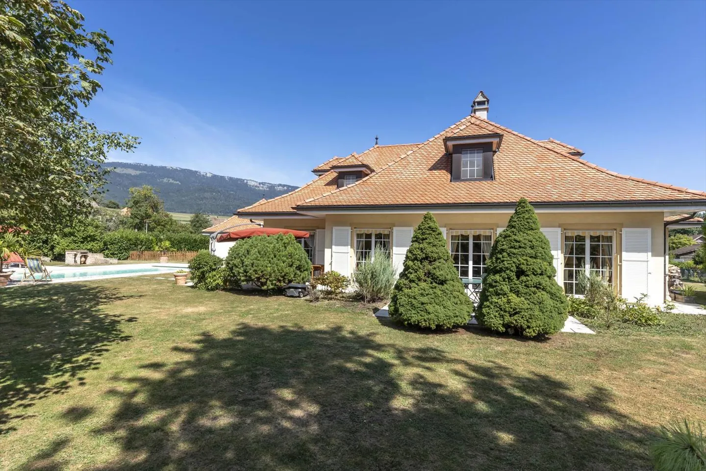 Außergewöhnliches Anwesen: Architekten-Villa! - Photo 2 of 10