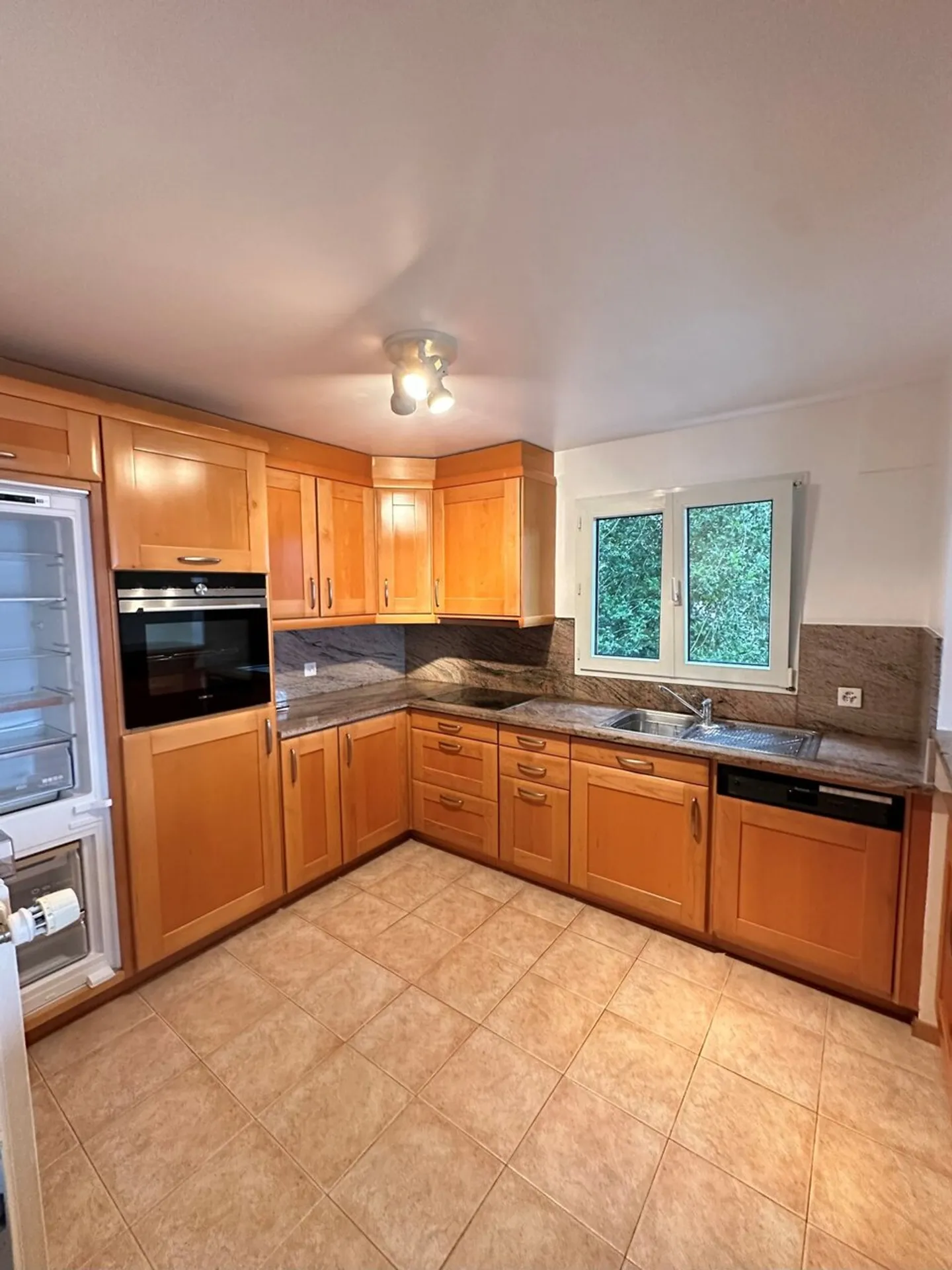 4.5-room apartment on the ground floor - Photo 4 of 13