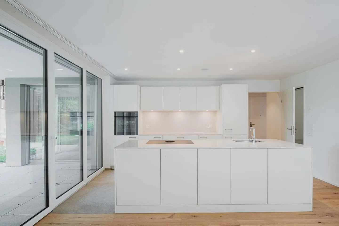 High-quality new apartments in the heart of Dachsen - Photo 2 of 11