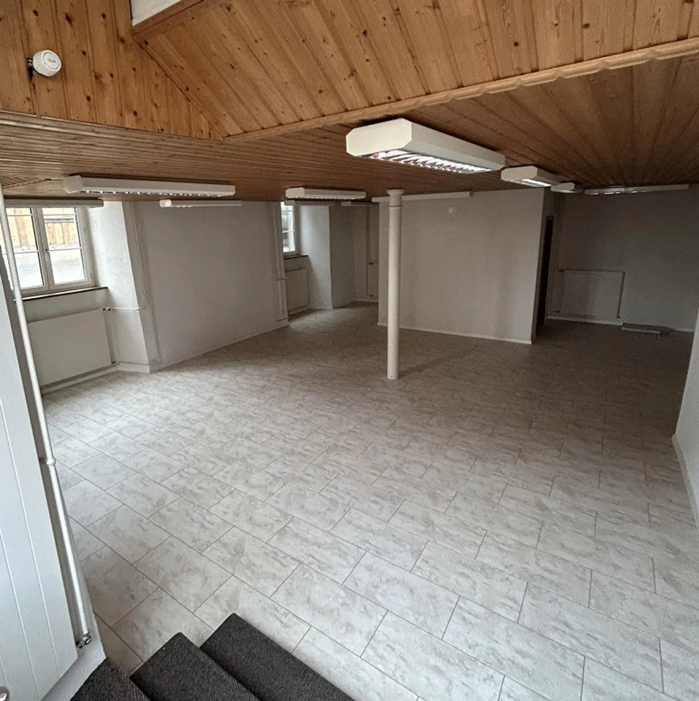 Espace commercial polyvalent dans un bâtiment historique - emplacement calme - Photo 2 sur 2