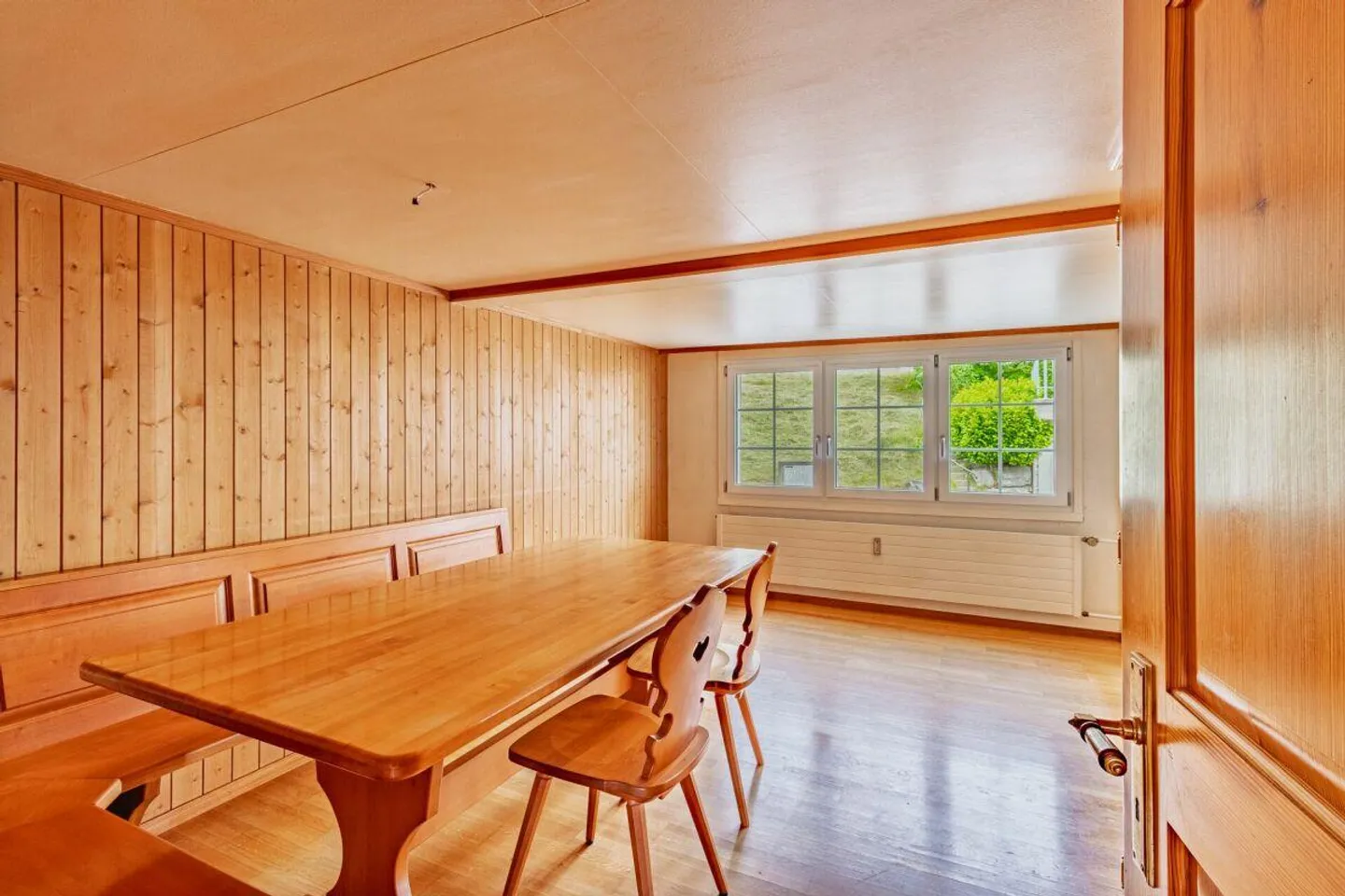 Spacious 6.5-room single-family house with versatile space offerings - Photo 2 of 14