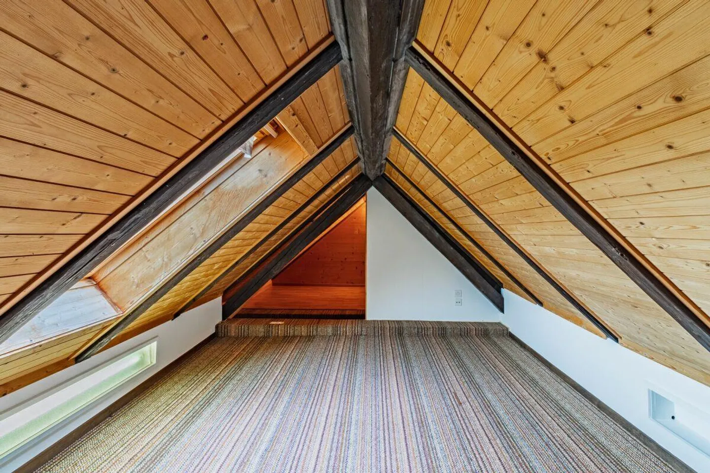 Spacious 6.5-room single-family house with versatile space offerings - Photo 8 of 14
