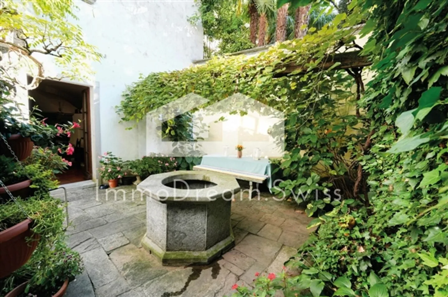 Patrician House from 1680 with Romantic Courtyard, with Second Home Permit - Photo 13 of 13